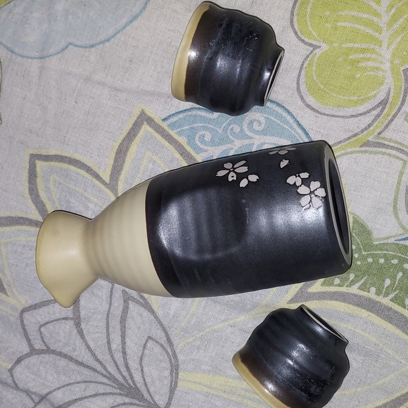Sake set Nwot - Picture 3 of 6